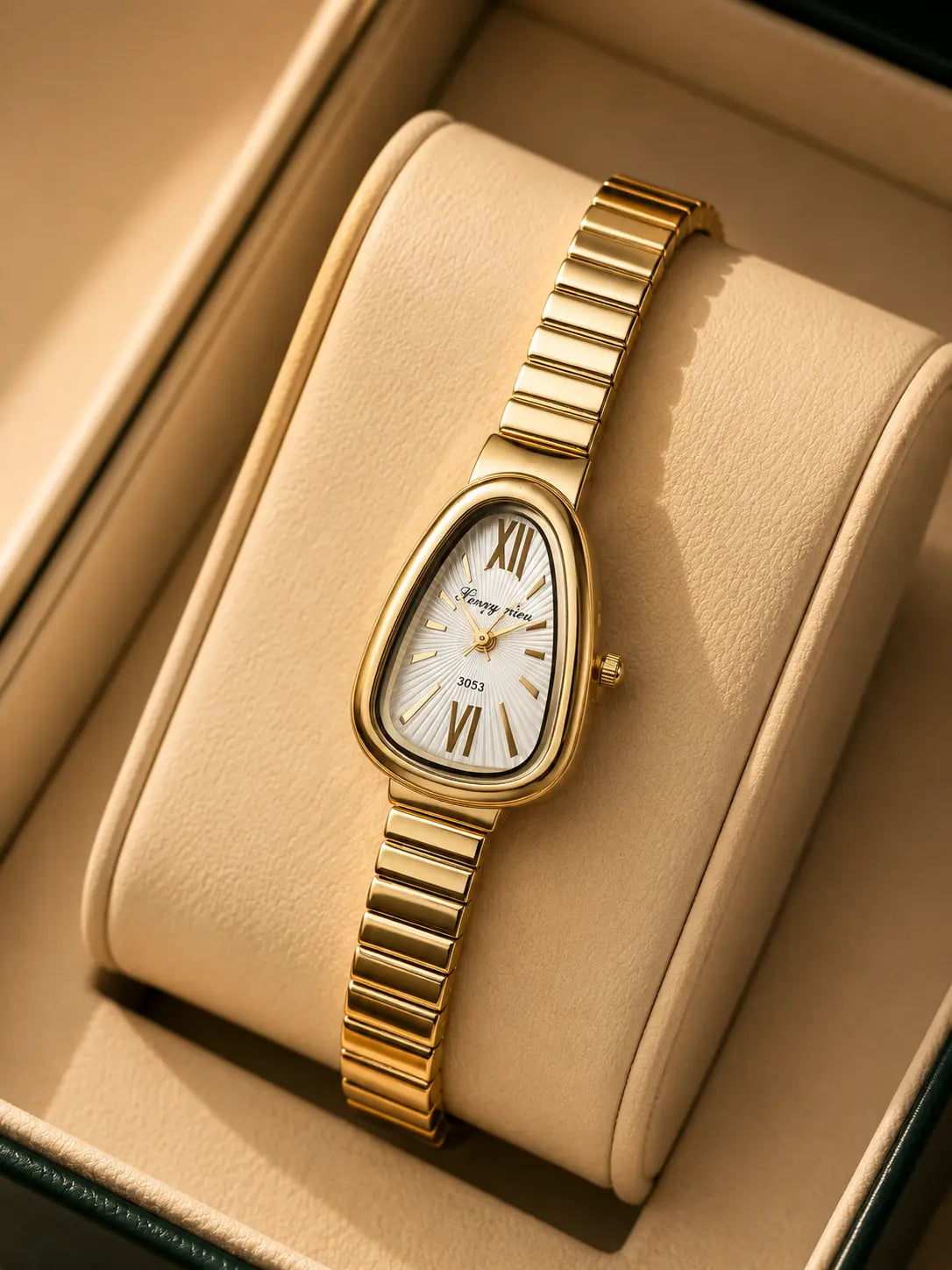 Luna Luxe Oval Watch – Gold Accessorinetic